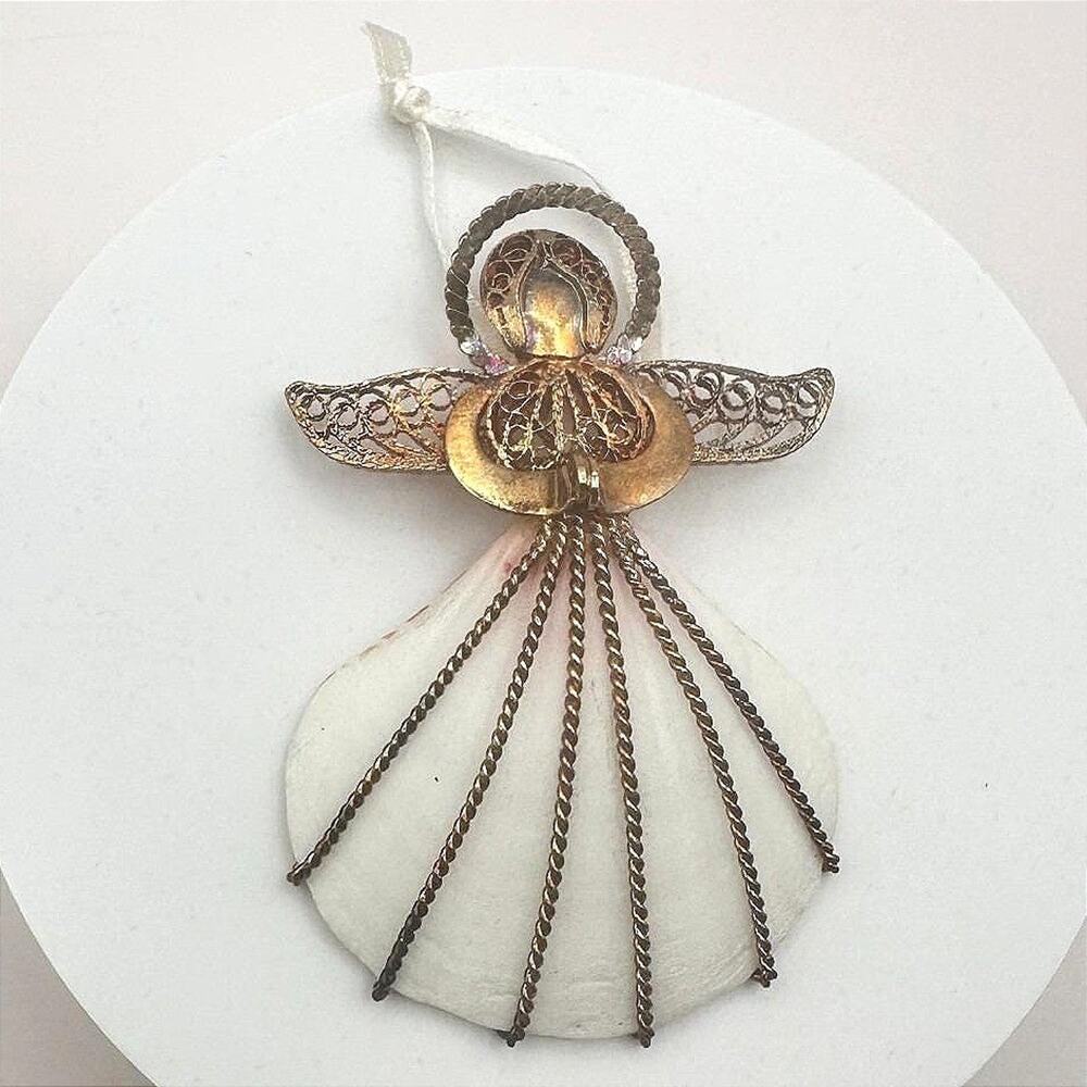 Vintage 80s Gold Tone Filigree Scallop Shell Ornament bent Wire Accents Jewelry
